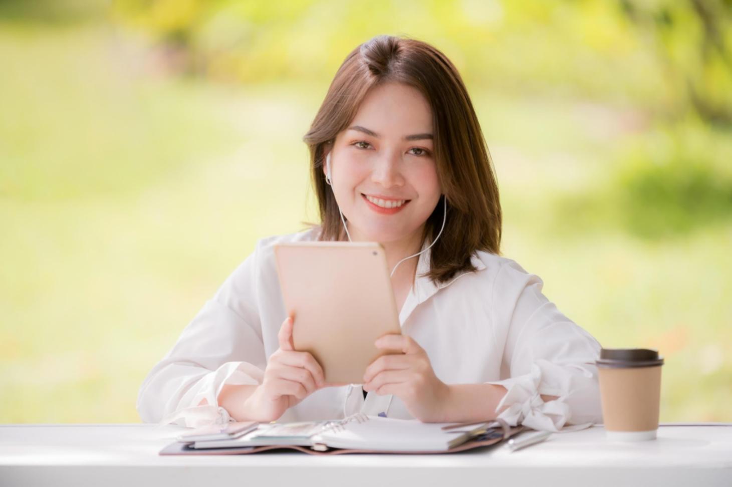 Collaborative financial planning workshop with diverse participants